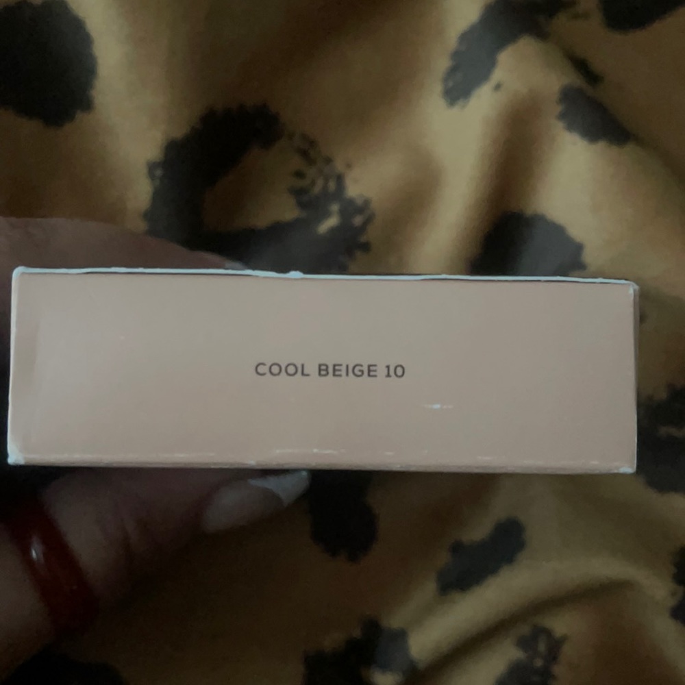 BareMinerals: Cool Beige 10 - Performance wear powder foundation
